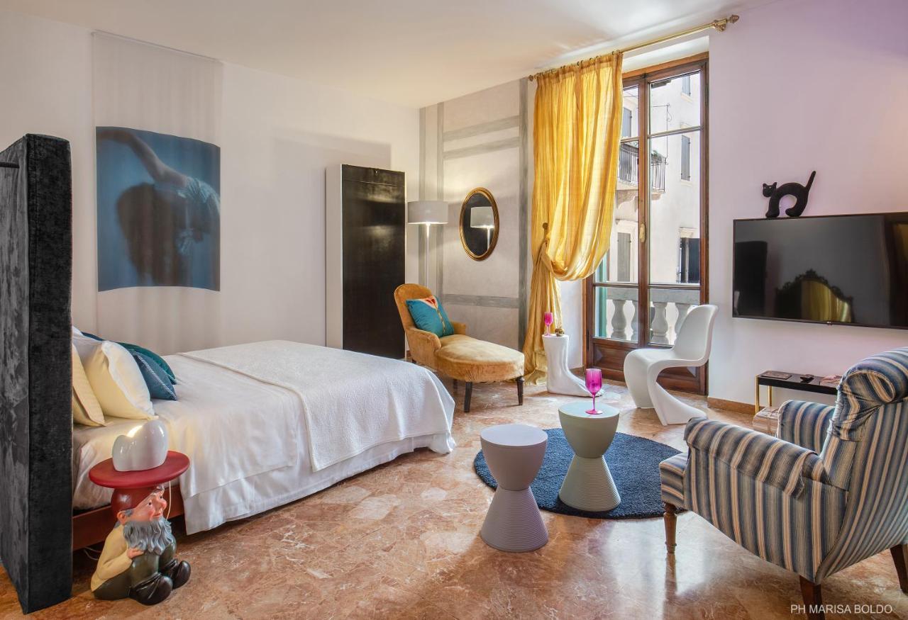 Billie'S Flat Red - Art & Design Apt In Verona Historic Centre Εξωτερικό φωτογραφία