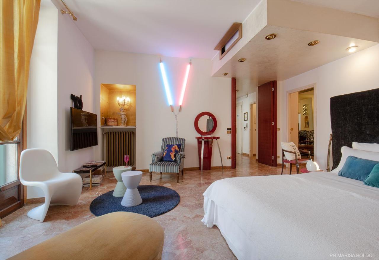 Billie'S Flat Red - Art & Design Apt In Verona Historic Centre Εξωτερικό φωτογραφία
