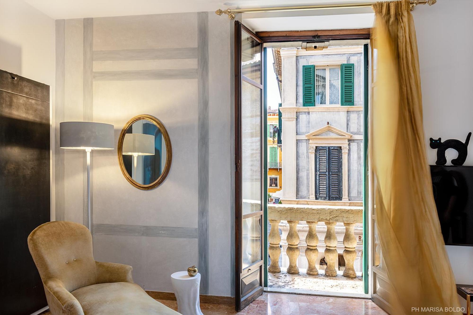 Billie'S Flat Red - Art & Design Apt In Verona Historic Centre Εξωτερικό φωτογραφία