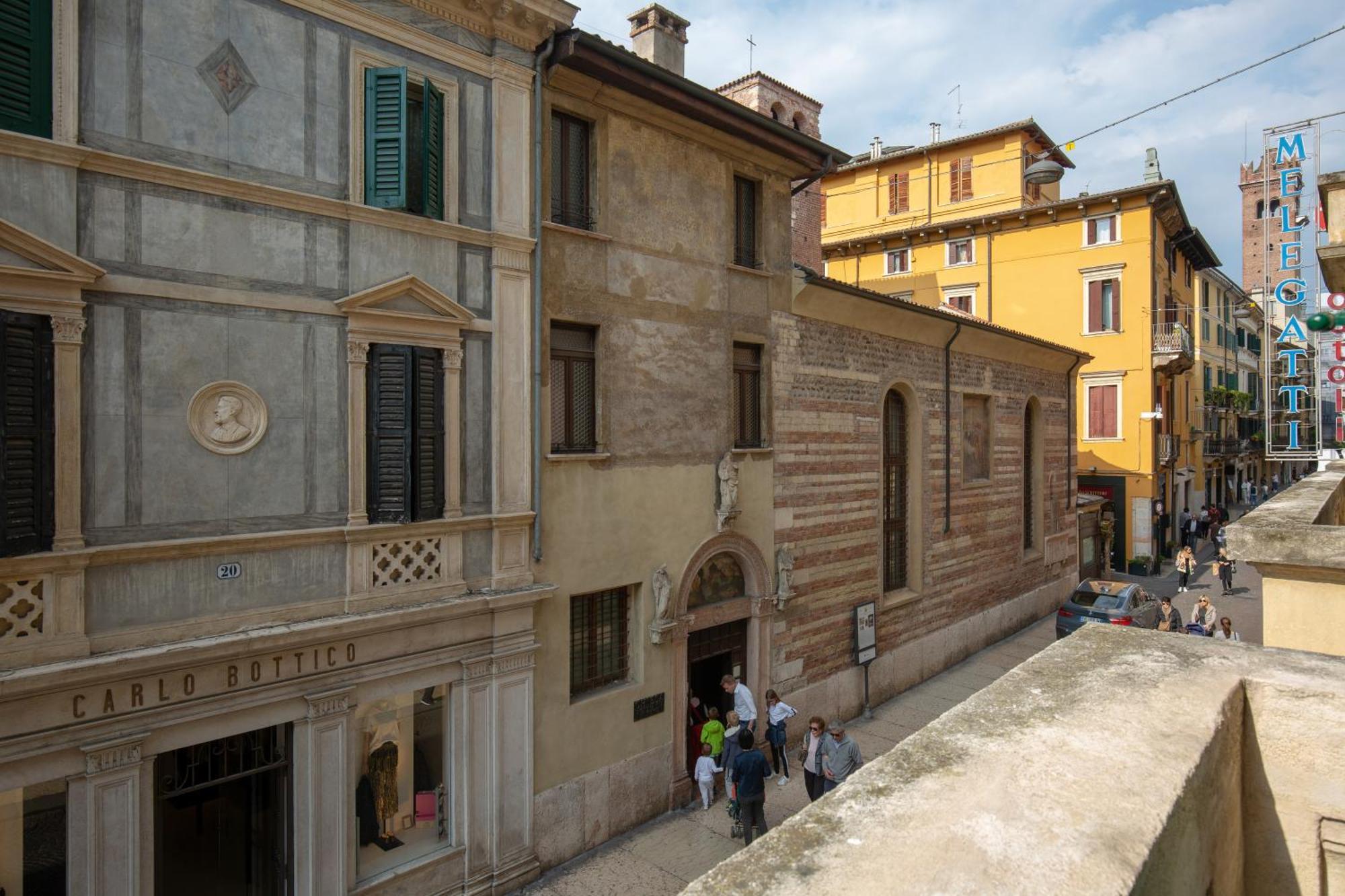 Billie'S Flat Red - Art & Design Apt In Verona Historic Centre Εξωτερικό φωτογραφία